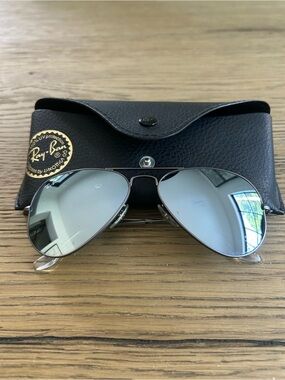 Ray-Ban Aviator Sunglasses Unisex with Polarized Mirror Lenses and Pewter Frame